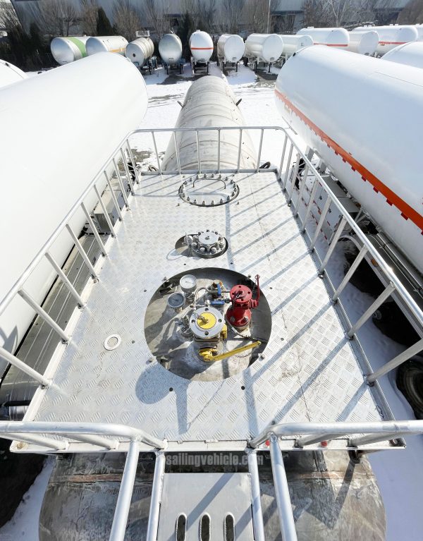 Cryogenic-pressure-vessel-